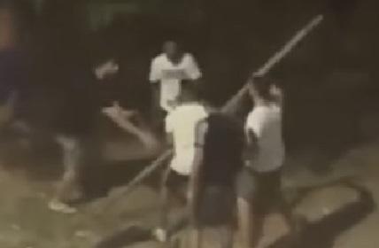 La maxi rissa all’esterno della stazione, mercoledì sera, nelle immagini esclusive di 50News