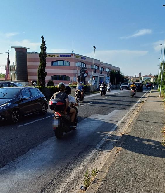 Livorno, via Mondolfi è come un’autostrada: «Qui si corre troppo: intervenite»