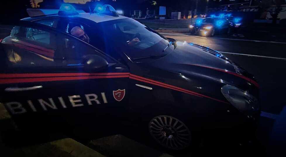 Una pattuglia dei carabinieri (foto d'archivio)