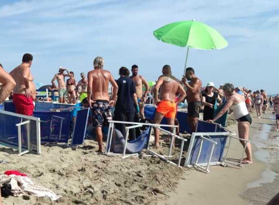 Viareggio, muore a 69 anni davanti ai familiari mentre fa il bagno