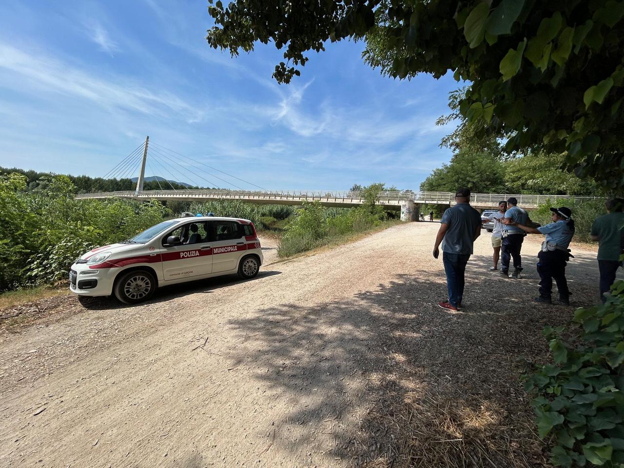 Lucca, le ultime parole all'amico prima di annegare a 29 anni: «Dai che sai nuotare, vieni»