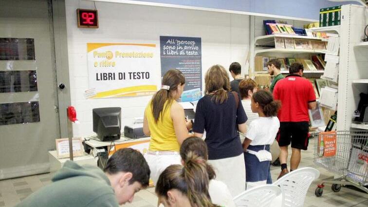 Libri di testo per il nuovo anno scolastico: al via le domande per il contributo