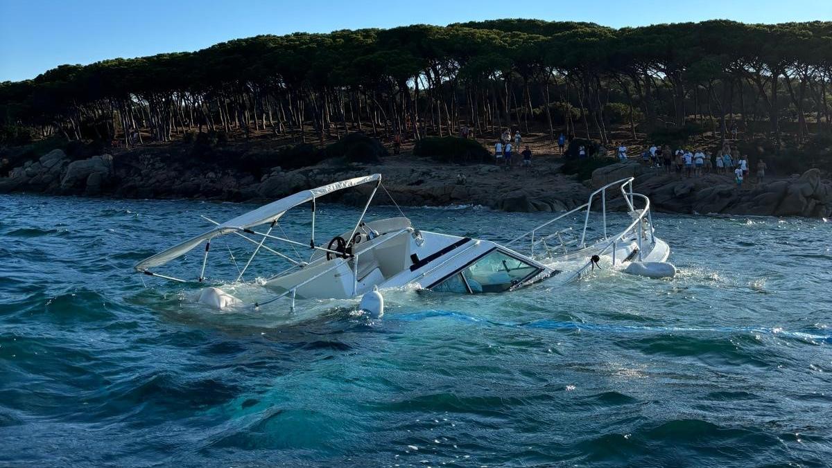 Palau, cabinato di 10 metri cola a picco: i 12 occupanti soccorsi da diportisti