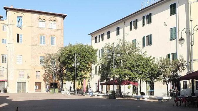 Pisa, più forze dell'ordine e divieti in piazza della Pera in nome del decoro<br>