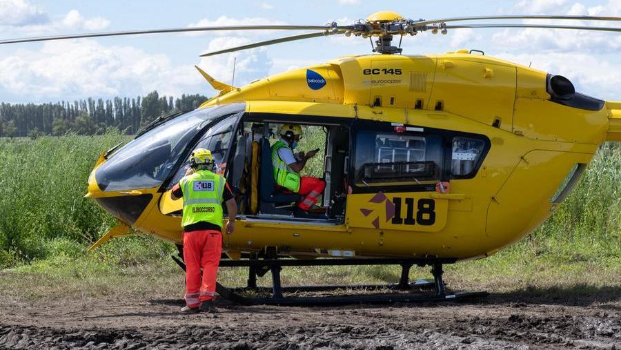 Il 19enne è stato portato all'ospedale Maggiore di Bologna in elisoccorso