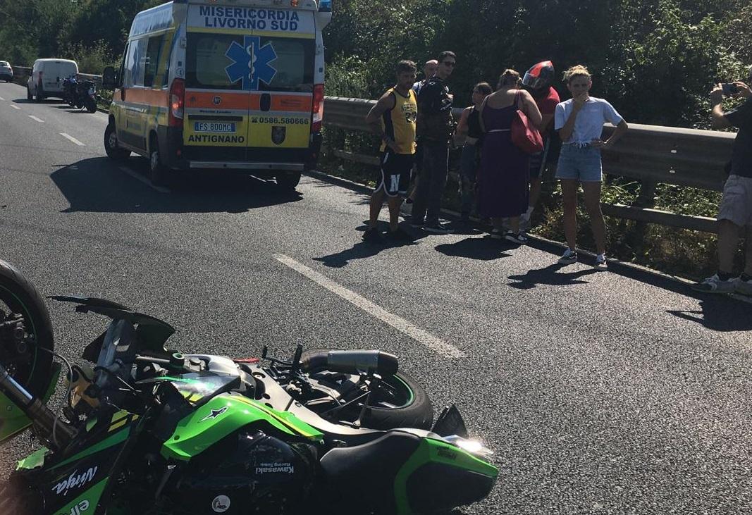 Scontro auto-moto in Variante a Livorno centro: caos traffico