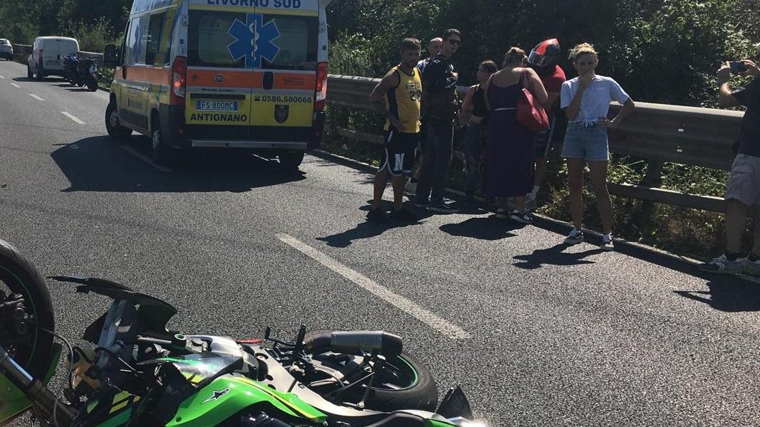 Scontro auto-moto in Variante a Livorno centro: caos traffico