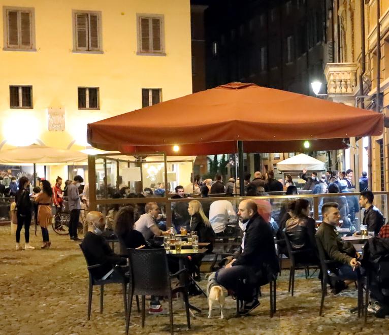 Agosto in città per tanti modenesi: «Viaggiare adesso? Costa troppo»