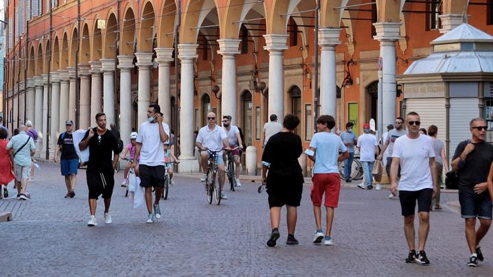 Ad agosto i negozi a Modena restano aperti: «Sfruttiamo le tante presenze in città»