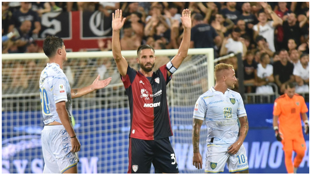 Pavoletti dopo il gol 2-0 <em>(foto Mario Rosas)</em>