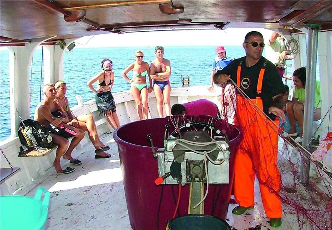 In Sardegna pesca e pranzo sulla barca tra le esperienze più ricercate