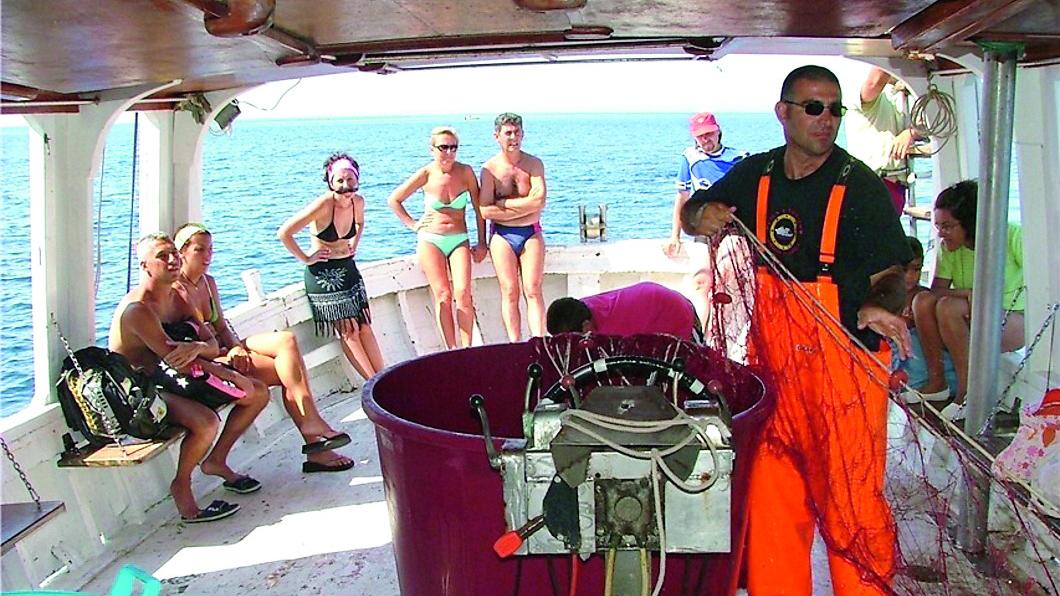 In Sardegna pesca e pranzo sulla barca tra le esperienze più ricercate