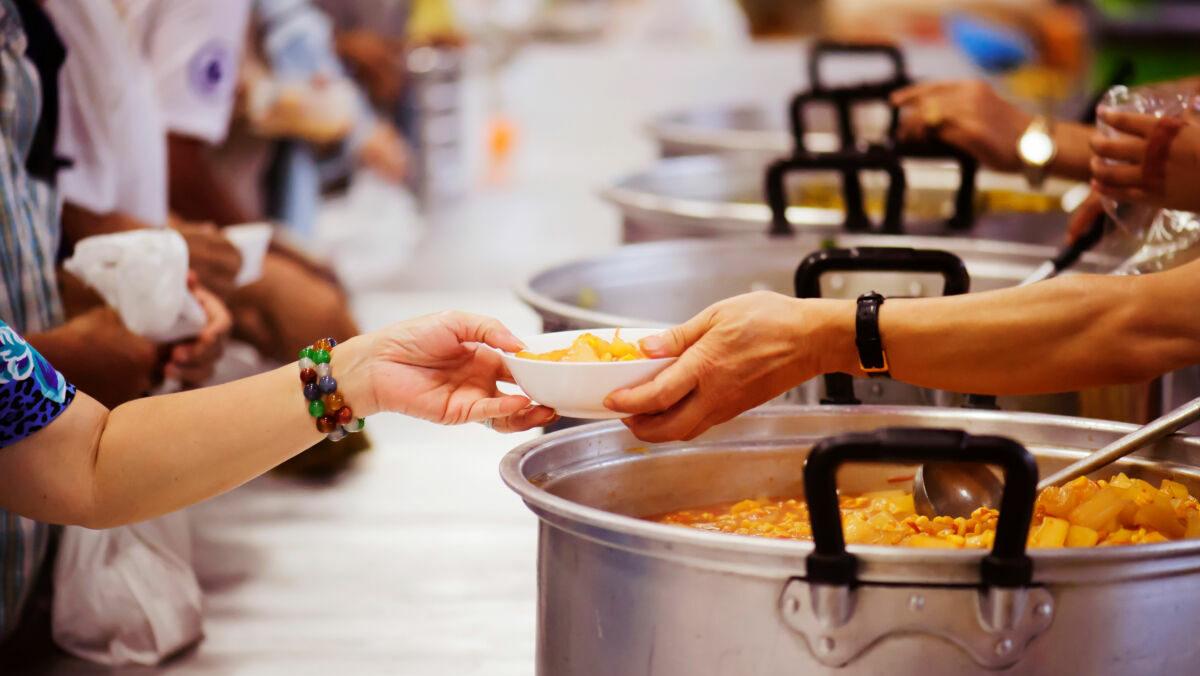 Una mensa della solidatietà (archivio)