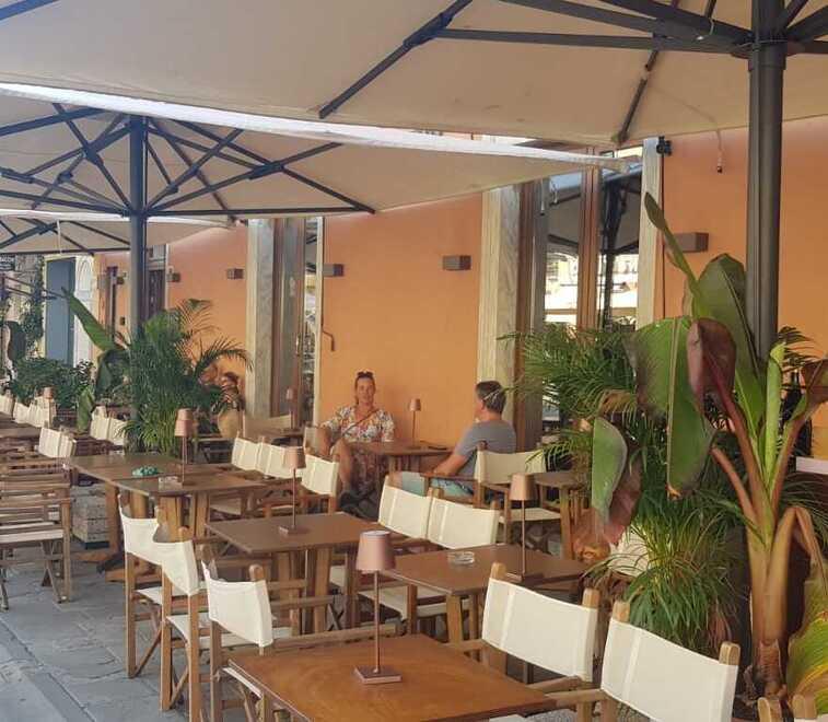 
	ll bar-pasticceria in centro a Pietrasanta

