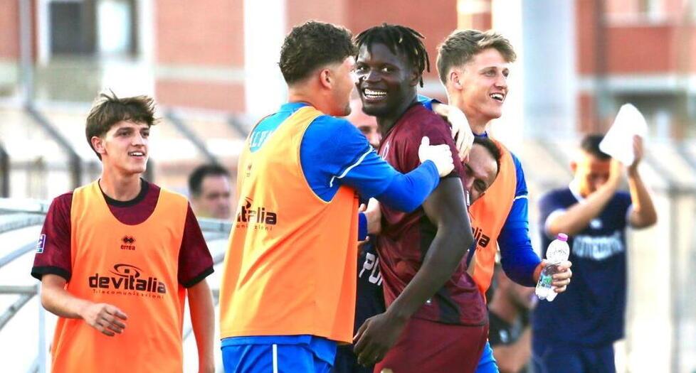 L’esultanza di Italeng, autore del gol decisivo contro la Pianese
