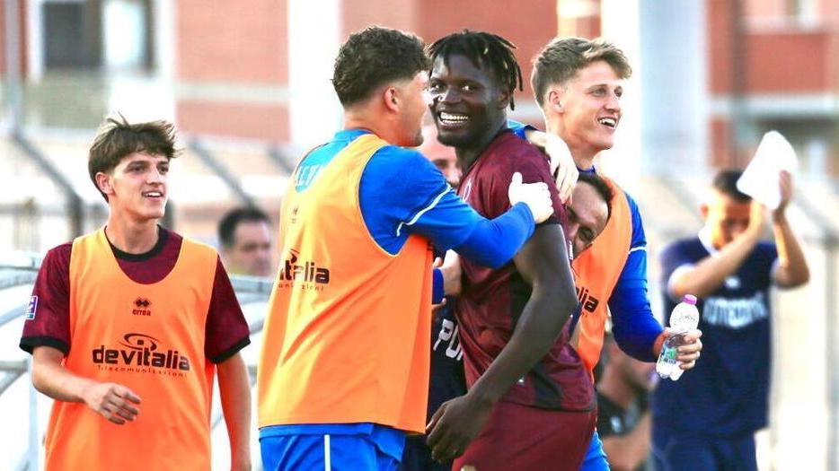 L’esultanza di Italeng, autore del gol decisivo contro la Pianese