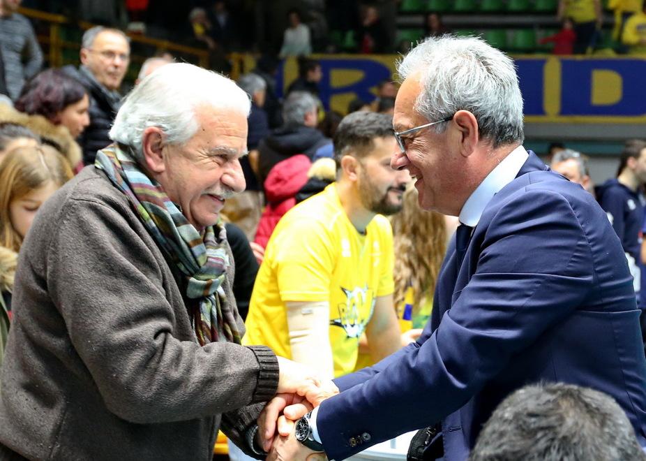 Italvolley, Velasco dedica la vittoria olimpica al dirigente della Panini scomparso: «Il mio oro è per Leo Novi» 