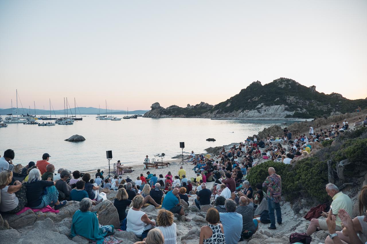 Isole che parlano, musica e fotografia «di frontiera»: il programma