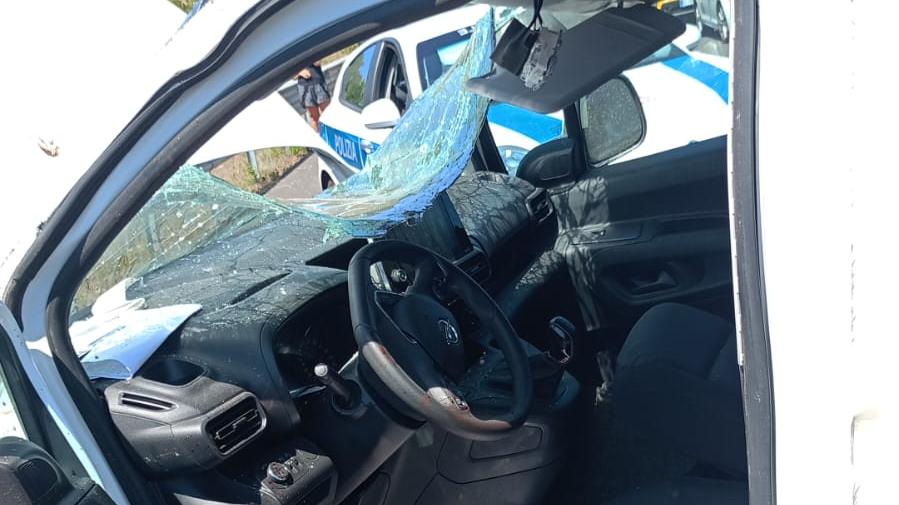 Sassari, furgone ribaltato sulla 291, ritrovato il conducente: portato in ospedale da altri automobilisti