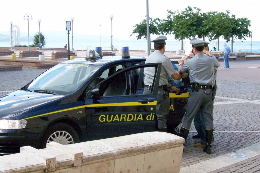 Follonica, così  ha fregato l’antitaccheggio ma è stato arrestato dopo la fuga