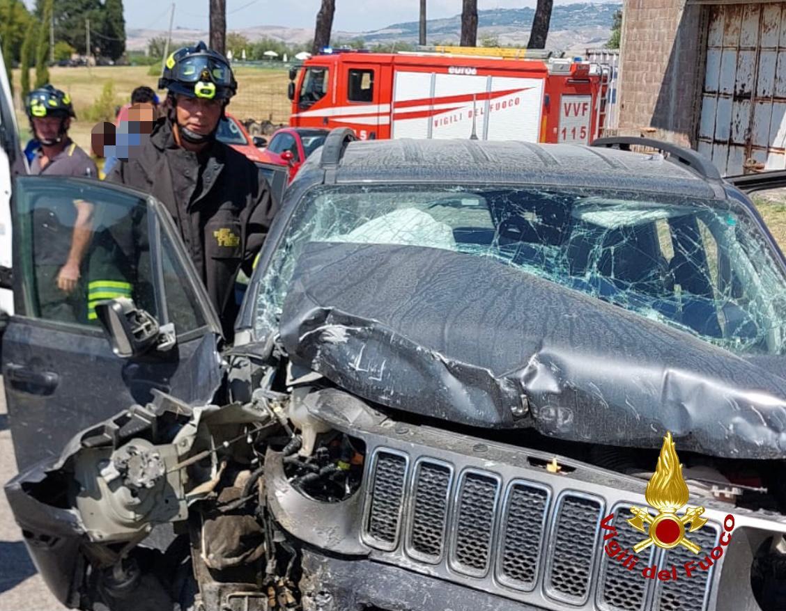 Pomarance, finisce con l’auto contro il muro di una casa