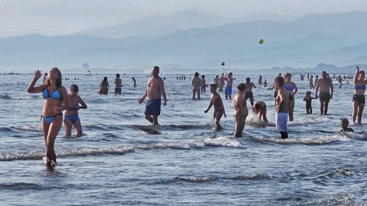 
	Bagnanti al mare (foto Daniele Taccola)

