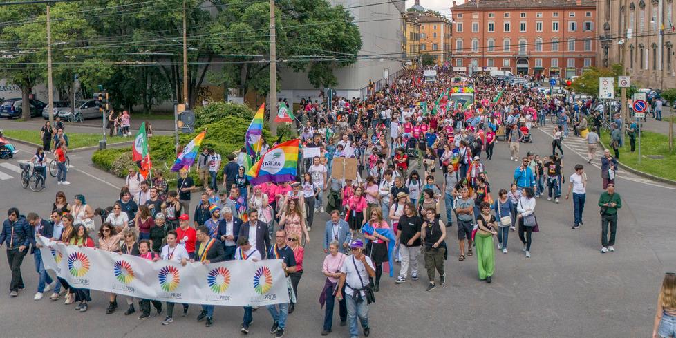 A Modena c'è il il Pride e cambia la viabilità, ma scattano lo stesso le multe
