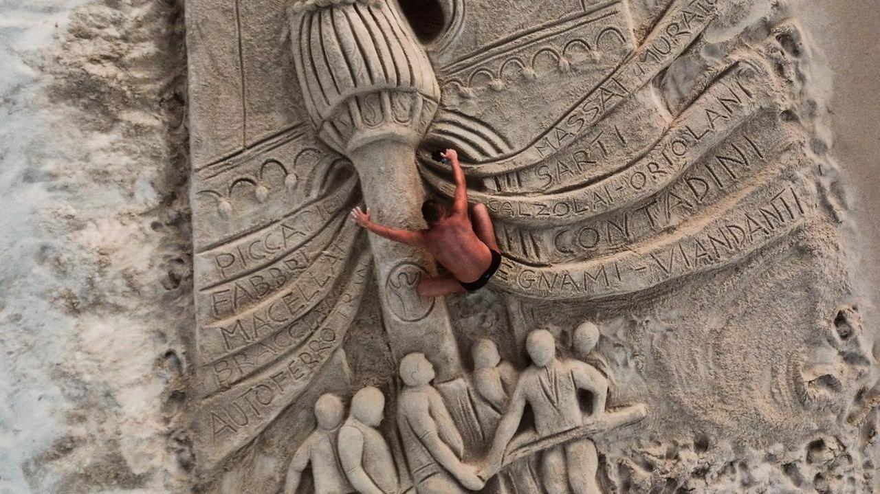 Nicola Urru a Platamona sulla sua opera