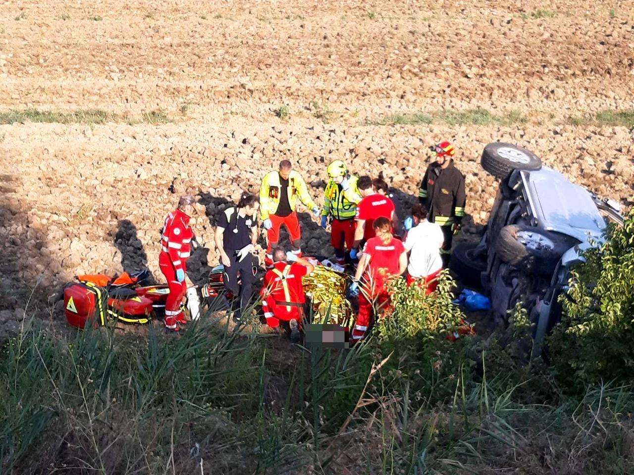 
	I soccorsi all'uomo finito fuori strada

