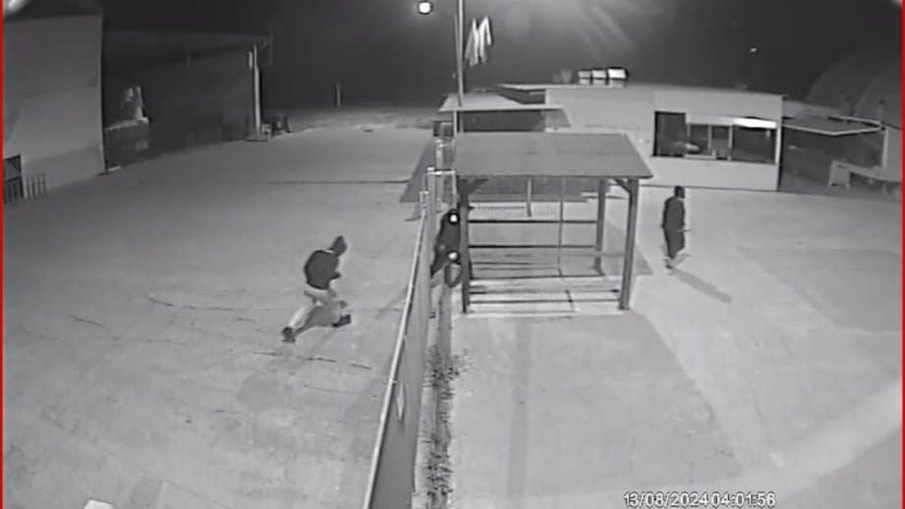i tre incappucciati nel piazzale dell’Ente
