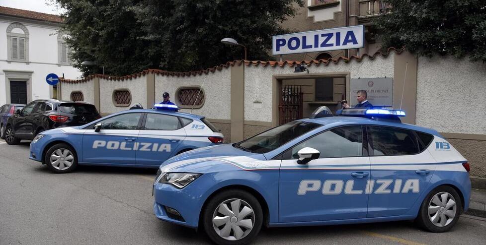 
	Gli agenti di polizia

