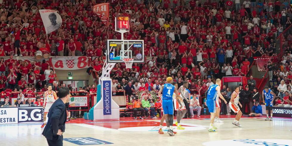 Una gara playoff di Pistoia con Brescia (foto Nucci)
