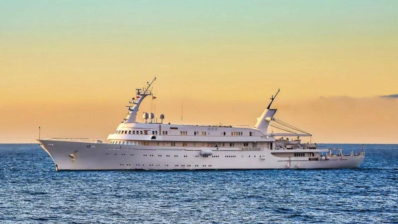 Il mega yacht Atlantis II