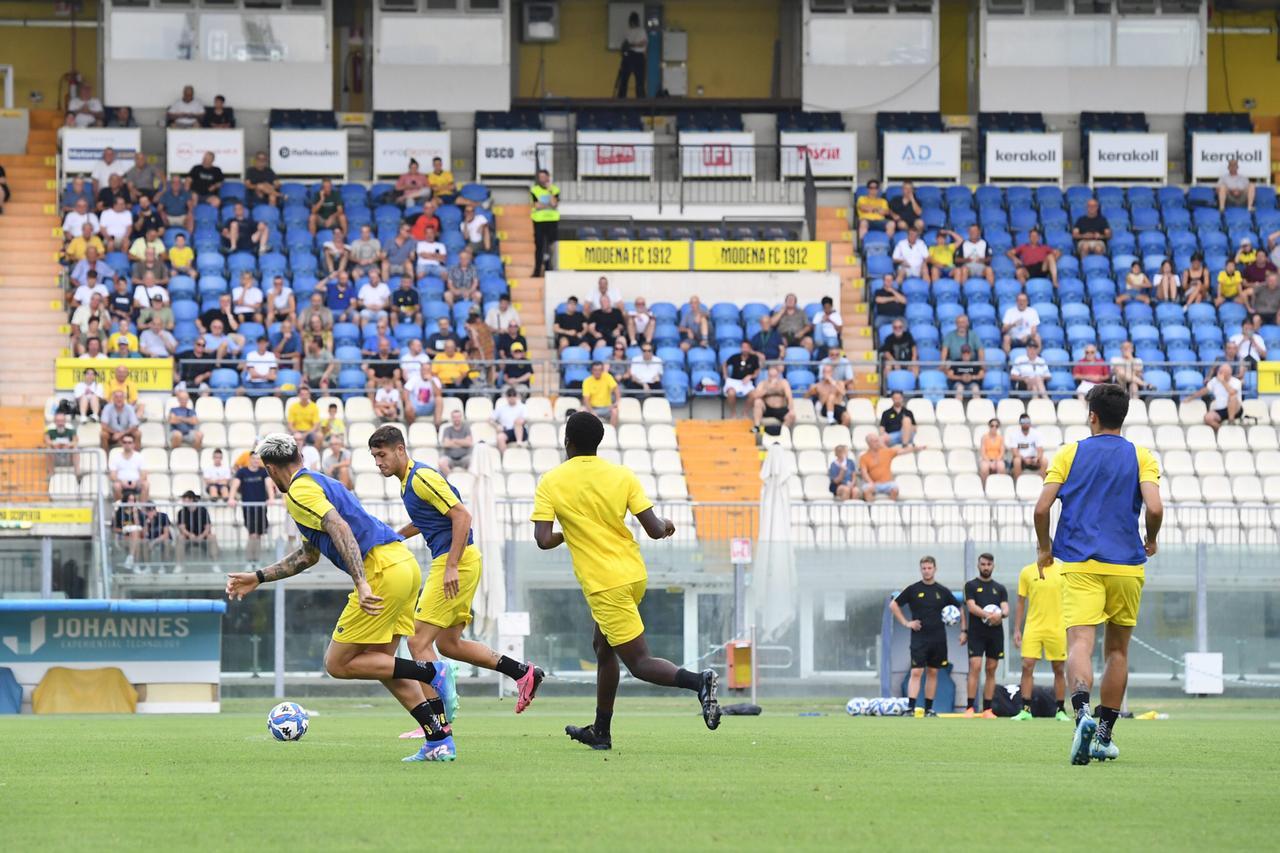 Trecento tifosi al Braglia per l’allenamento a porte aperte del Modena: occhi su Pedro Mendes