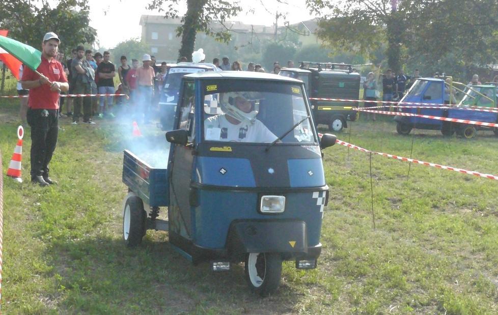 Al raduno di Ape car elaborazioni e look come per “prototipi”