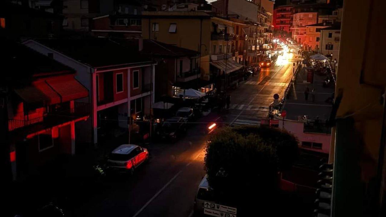 Una strada al buio a Porto Ercole