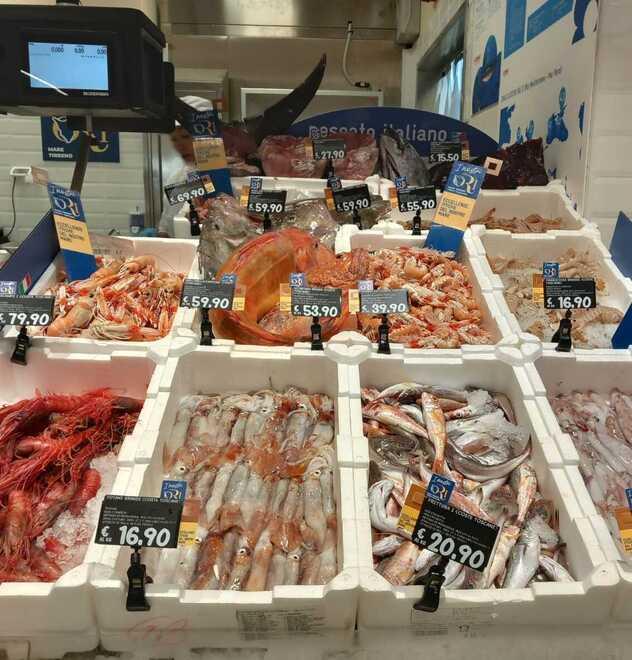 Il pesce del supermercato nel mirino del turista