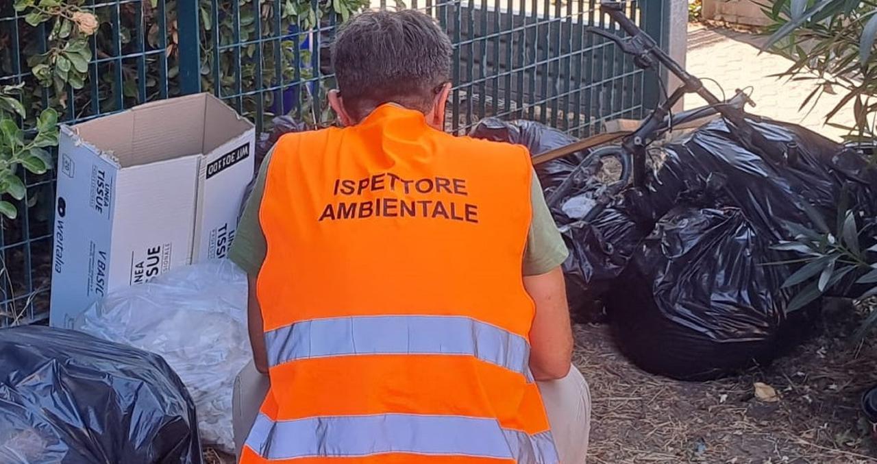 
	Un ispettore ambientale dell'Aamps

