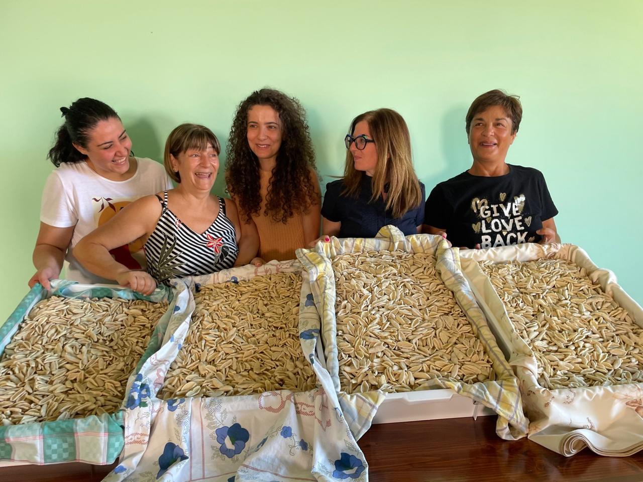 Le foto di Luca Testoni abbelliscono le strade di Magomadas