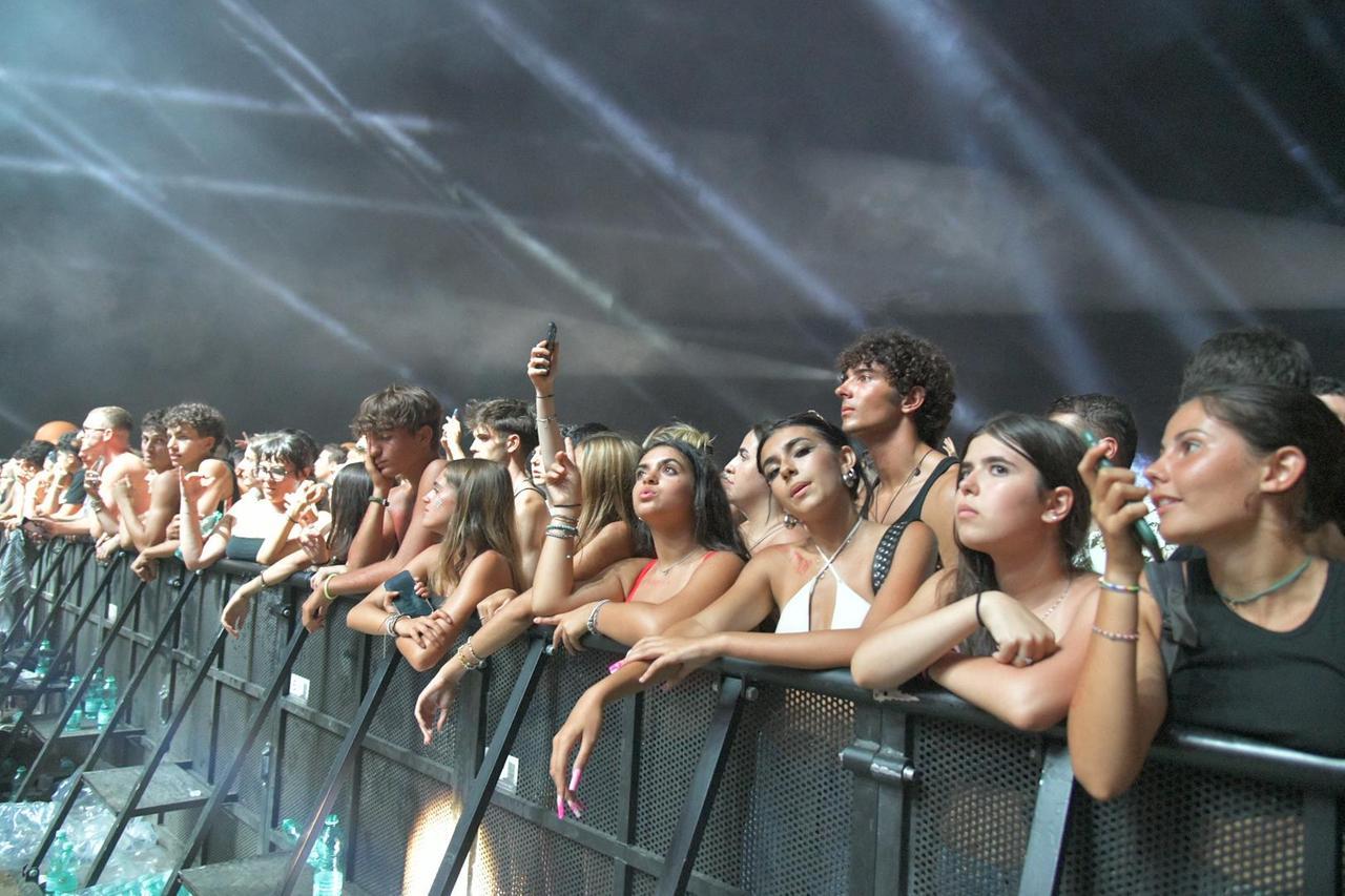 Red Valley: il video-racconto della seconda serata. Mito Max Pezzali, Tommaso Paradiso e Rose Villain conquistano tutti