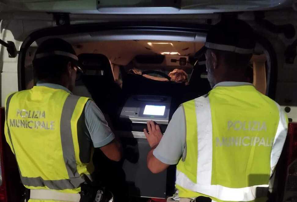 Giovane livornese guida senza patente e in stato di ebbrezza: maxi multa<br>

