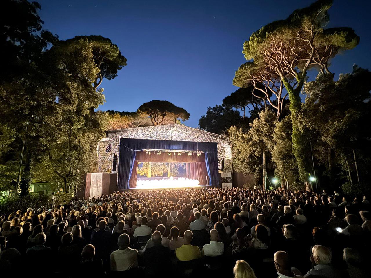 
	Uno spettacolo a&nbsp;Marina di Pietrasanta&nbsp;

