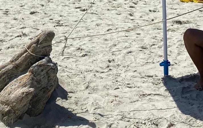 Santa Teresa, vietato ancorare gli ombrelloni ai sassi