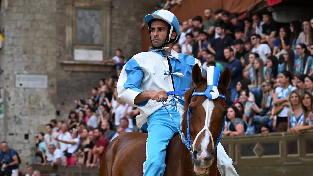 Piove a Siena: Palio dell’Assunta rinviato a domani 17 agosto