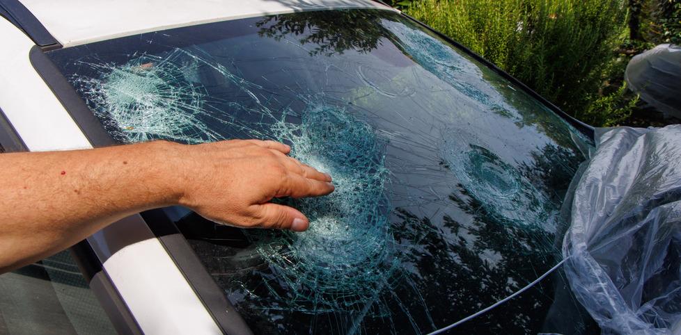 Ferrara, “grandina” sulle polizze auto. «Premi raddoppiati e massimali»