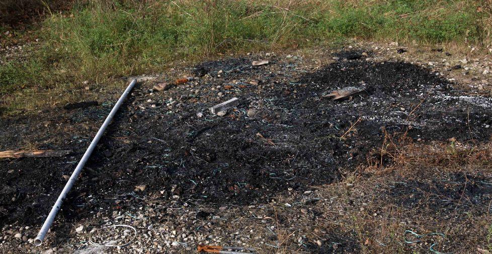 Incendiano cavi per ricavare rame
