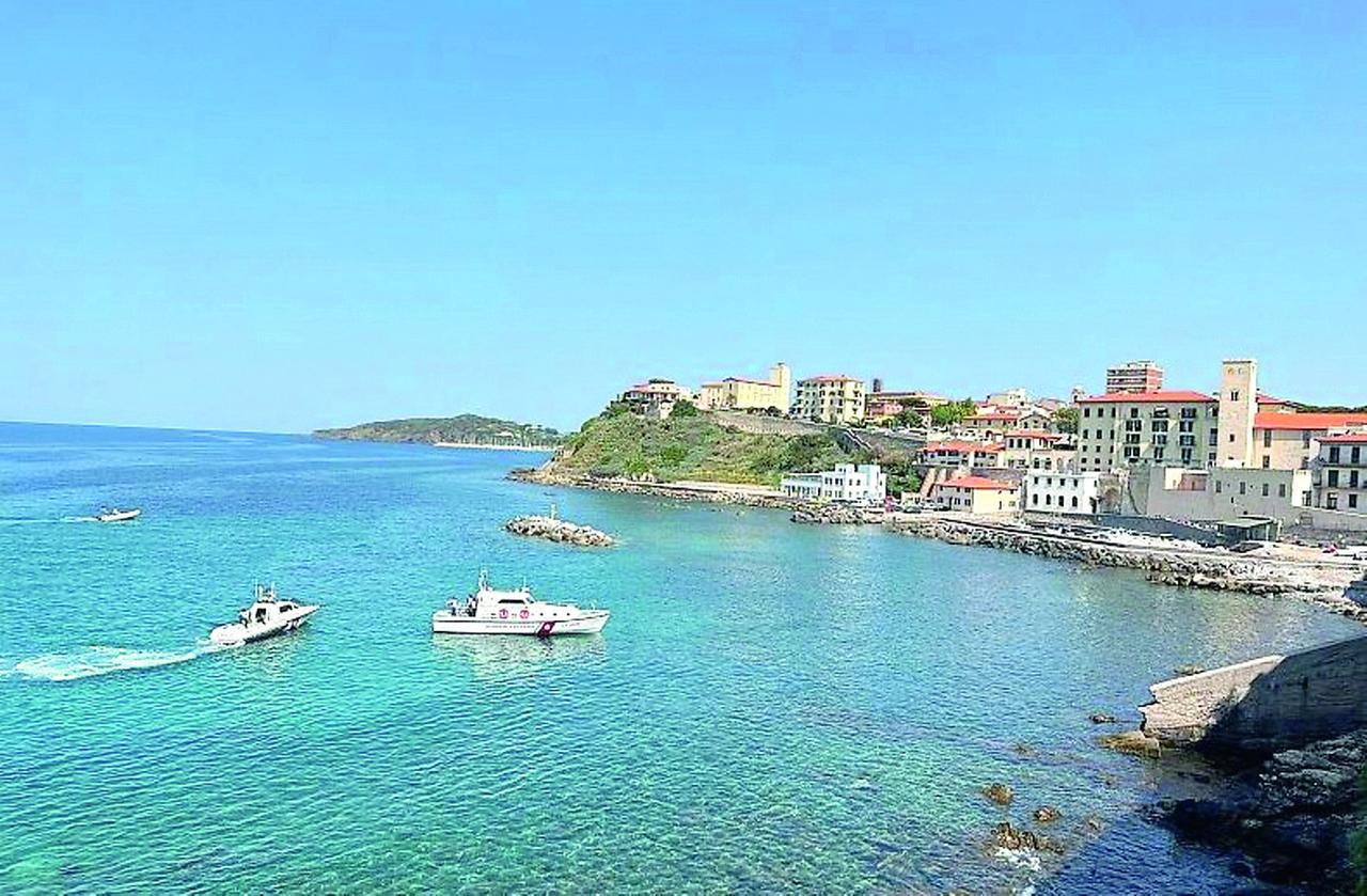 
	Uno scorcio del porticciolo di Marina visto da piazza Bovio a Piombino

