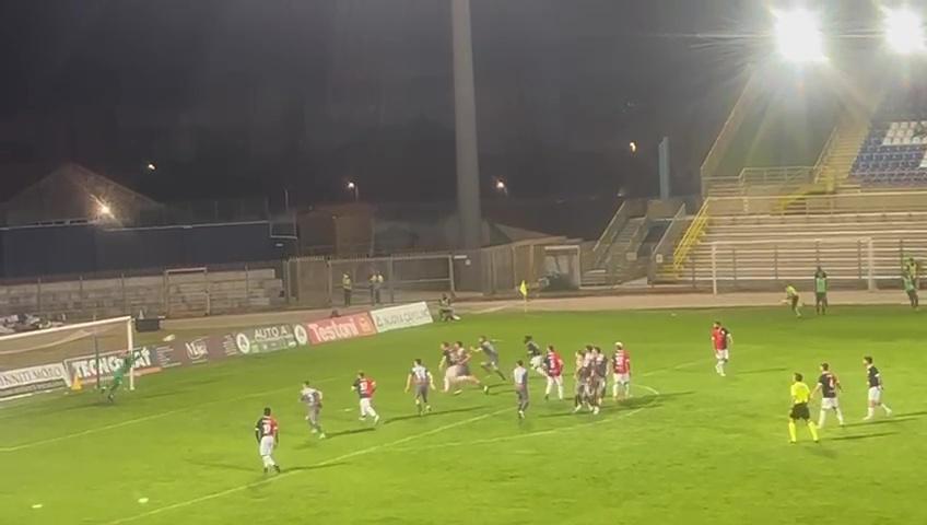 Una prodezza di Mastinu, poi Zecca e l’incornata di Antonelli: la Torres batte l’Albinoleffe 3-1