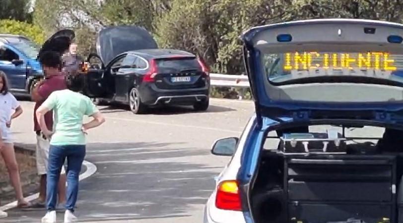 Scontro frontale sulla Olbia-Telti: strada interrotta