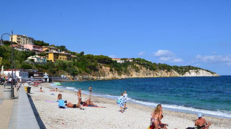 Elba, parcheggi: adesso servono dieci euro per un giorno alla spiaggia delle Ghiaie